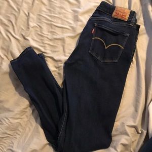 Levi super skinny jean.
